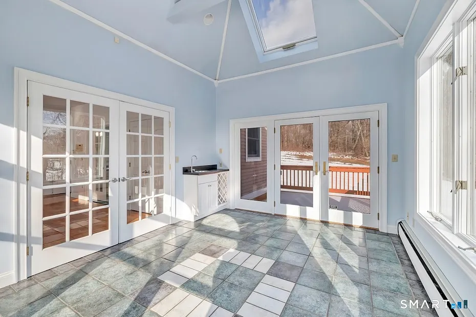 461 Amity Road Photo 24