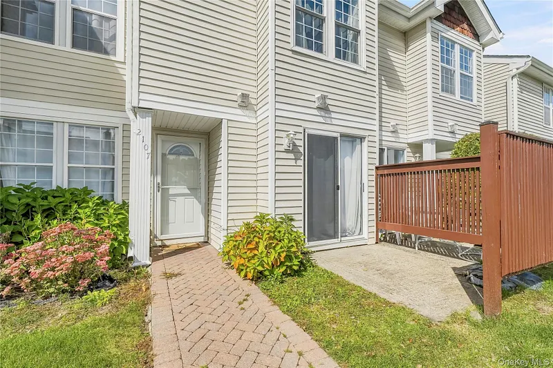 2107 Whispering Hills Photo 3