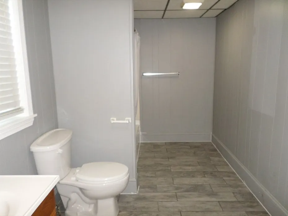 57 Bloomingdale St Photo 11