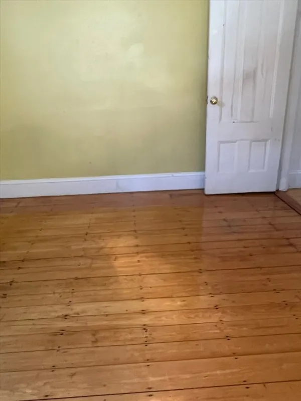 129 Cummins Hwy  #2 Photo 3