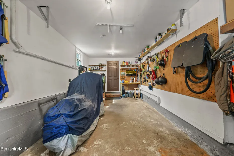 457 N Eagle St Photo 18