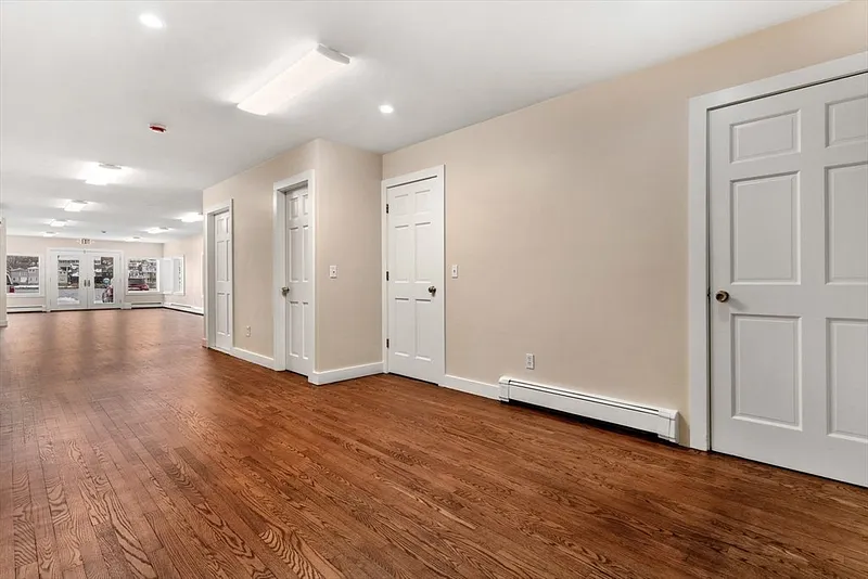 52 Bearskin Neck Photo 6