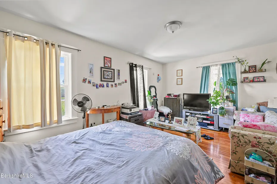 271 Tyler St Photo 19