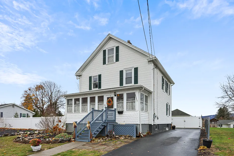 25 Calumet St Photo 1