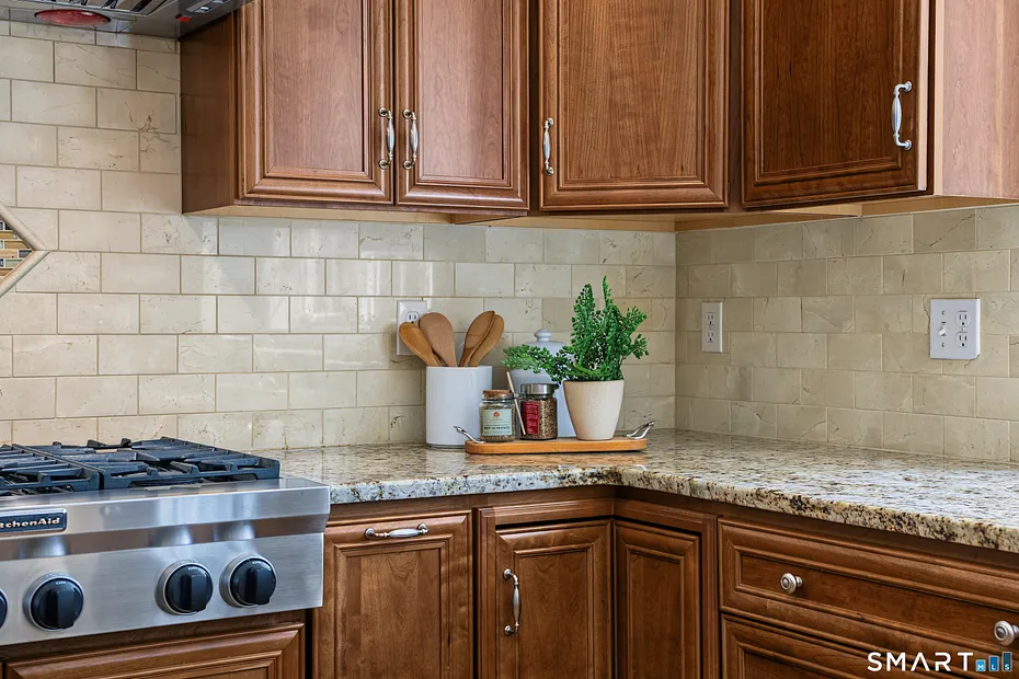 61 Lenox Road Photo 8