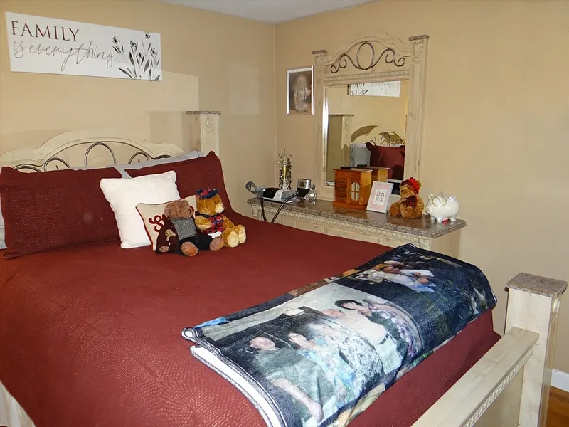 25 Marshall Ave Photo 15