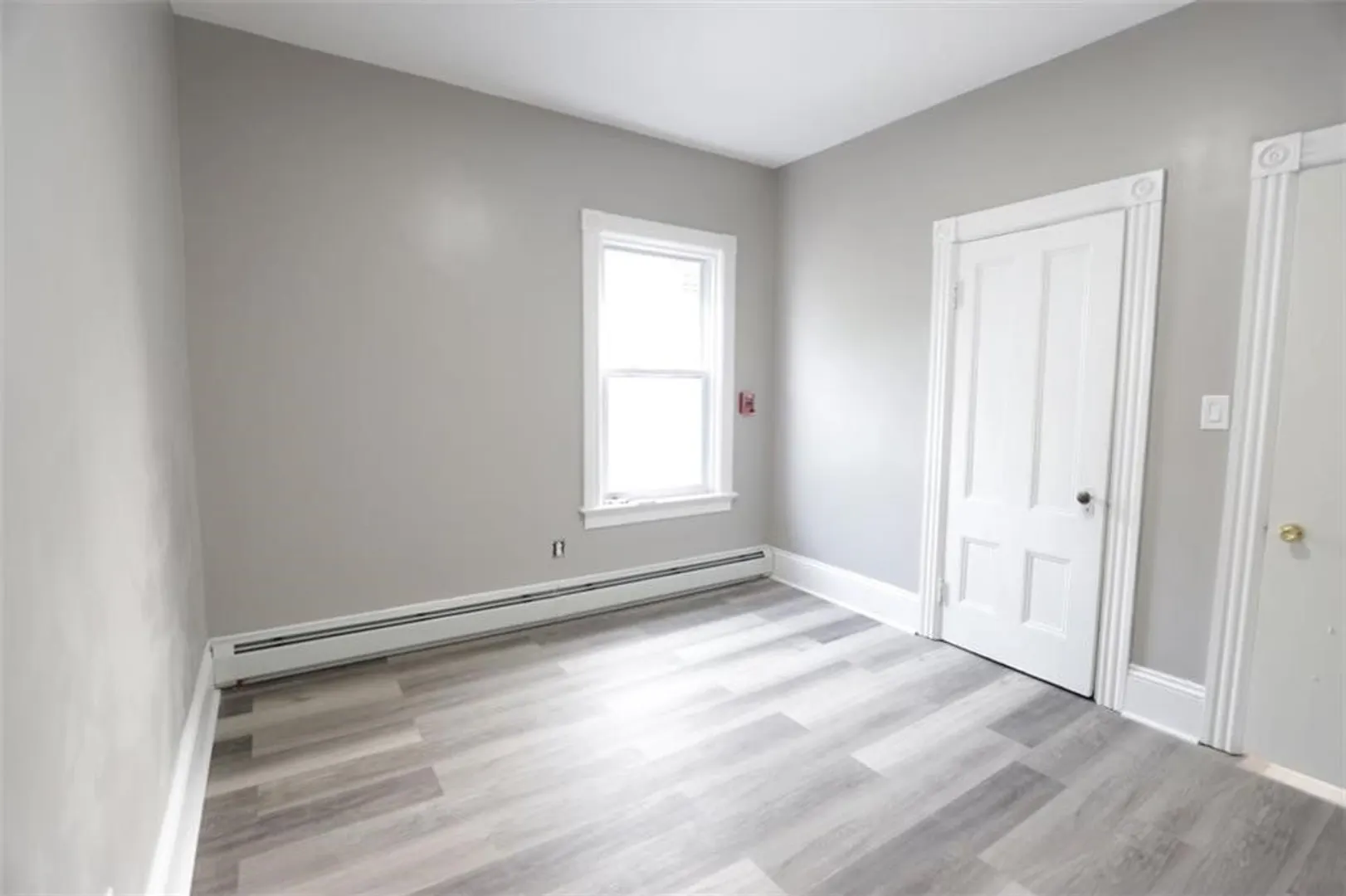 686 Broadway  #2R Photo 9