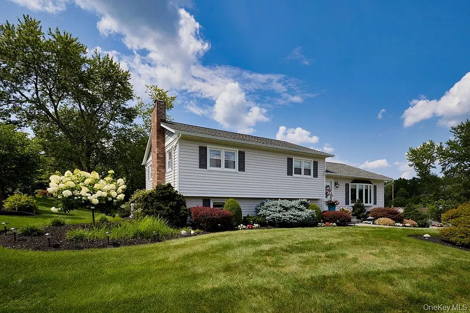 8 Carroll Drive Photo 1