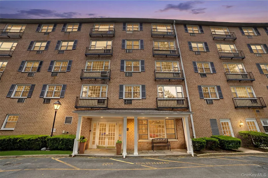 4 Consulate Drive  #3C Photo 1