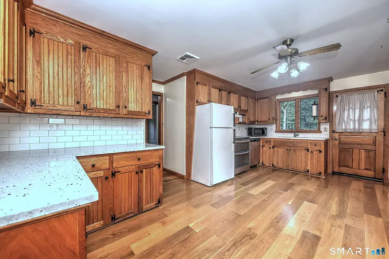 86 Spencer Hill Photo 5