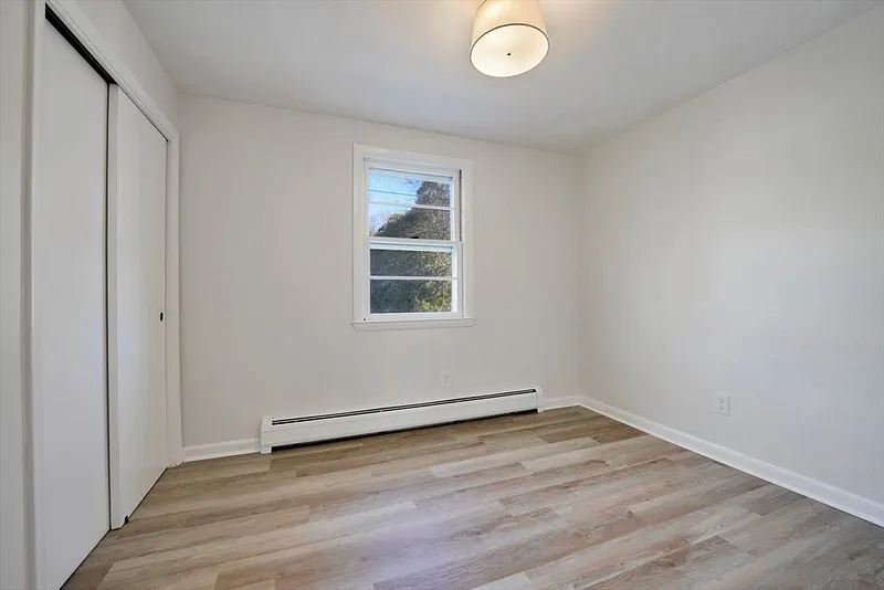 10 Saratoga St Photo 24