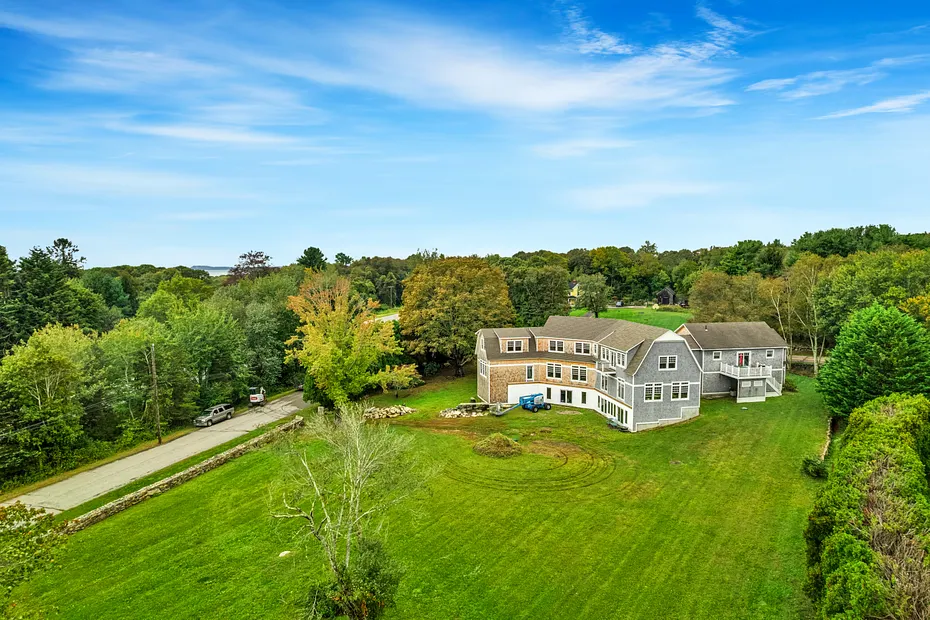 8 Montauk Avenue Photo 11