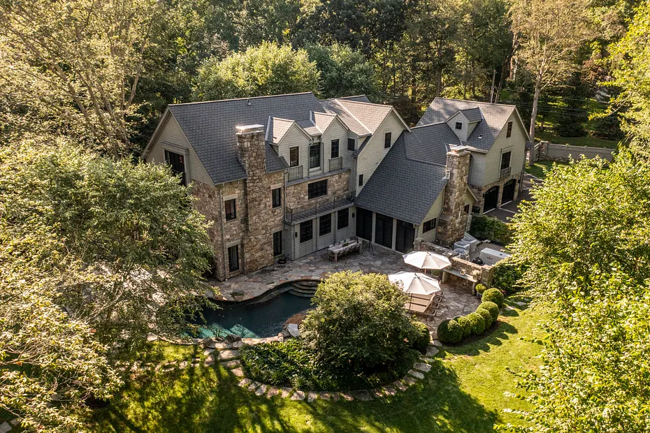31 Stonybrook Road Photo 4