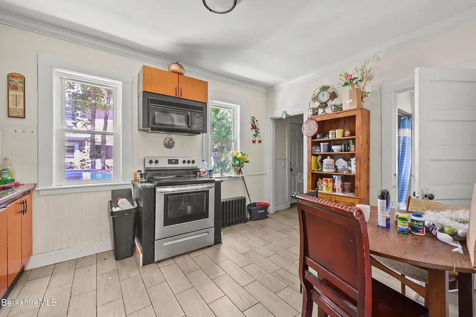 271 Tyler St Photo 6