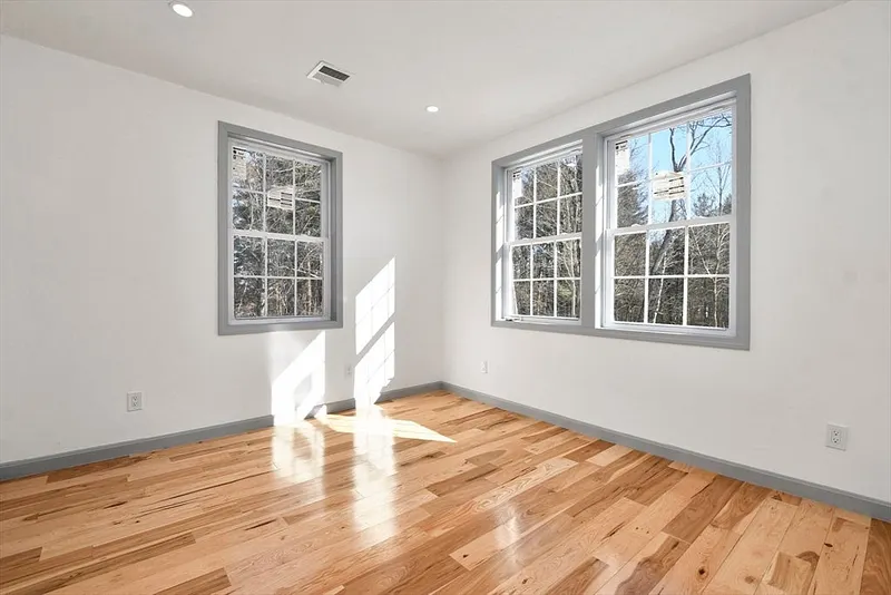 1 Stockwell Road Photo 14