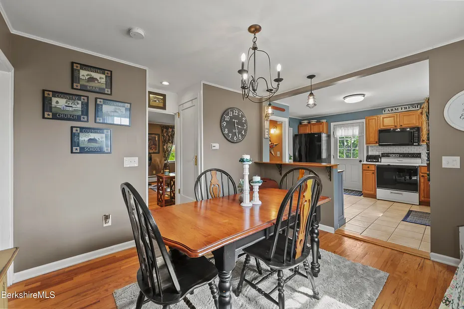 457 N Eagle St Photo 7