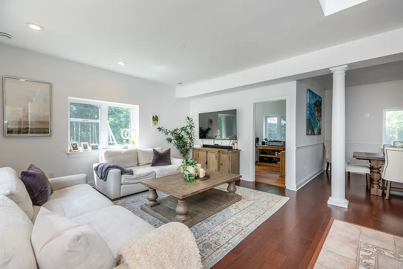 28 Drewbarrie Lane Photo 5