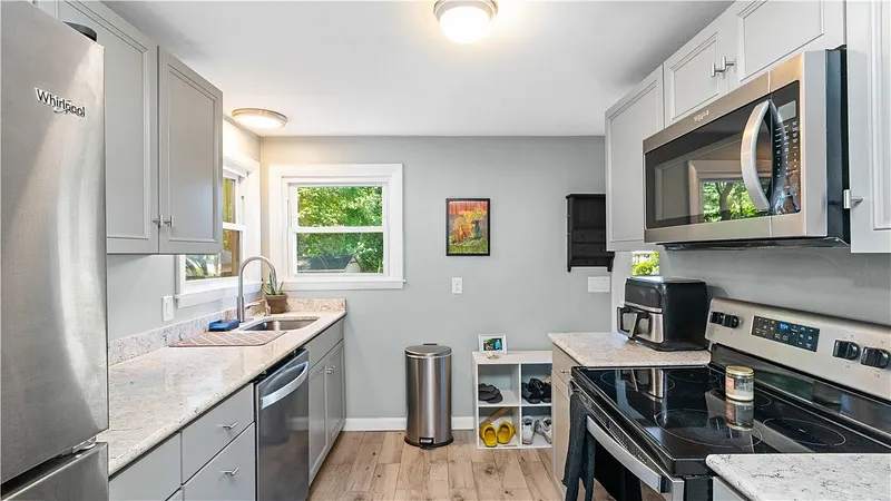 52 Brentwood Avenue Photo 7