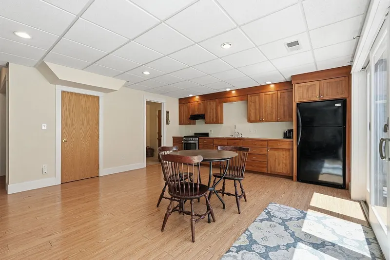 409 Henry St Photo 34