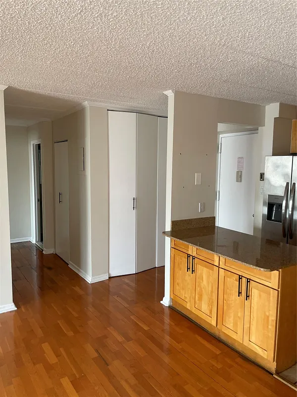 3220 Fairfield Avenue  #6D Photo 2