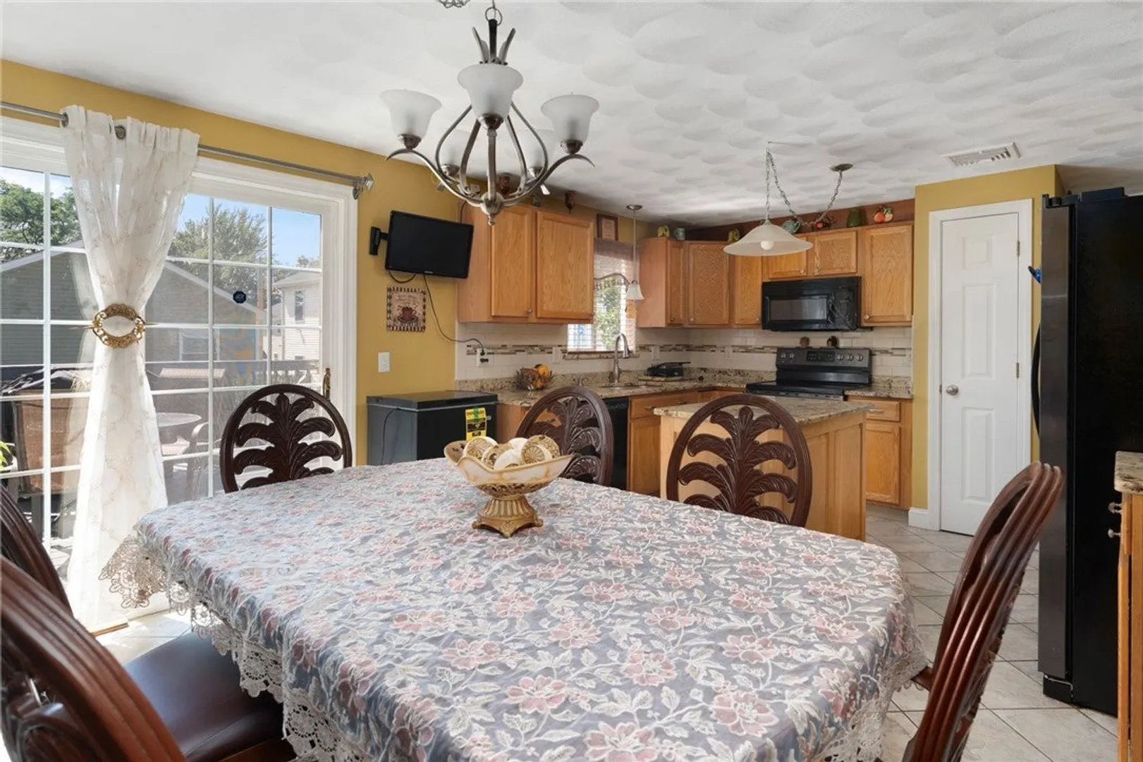90 Rowley Street Photo 8
