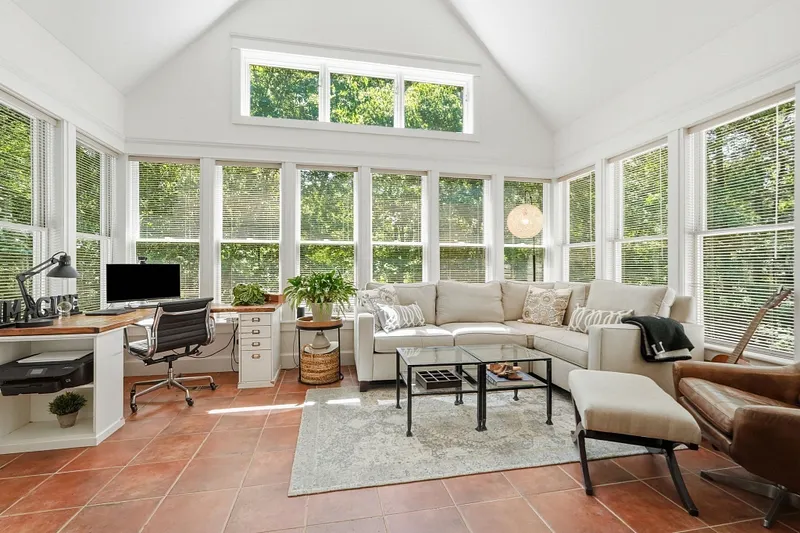 409 Henry St Photo 13