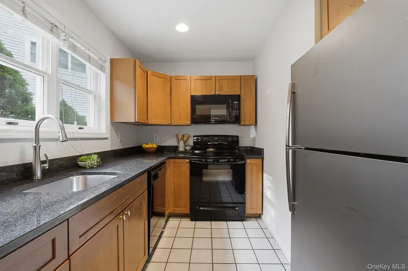 1452 Iroquois Street Photo 9