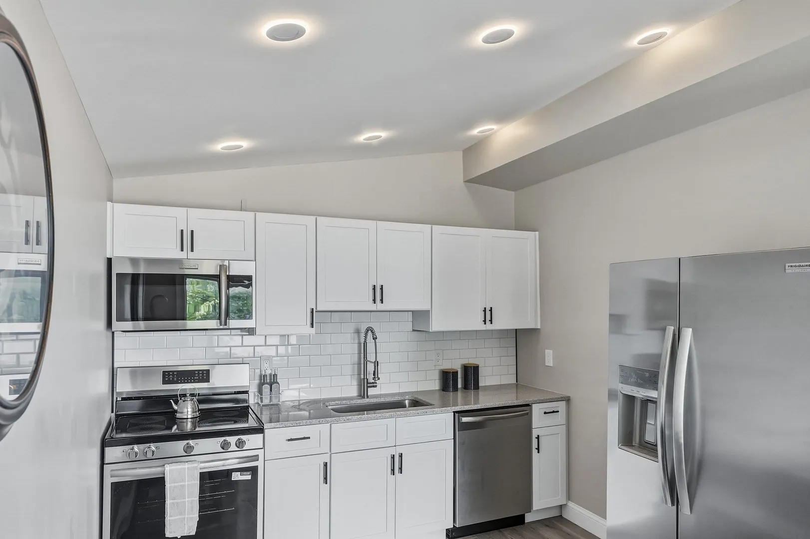 73 Cubles Dr Photo 3