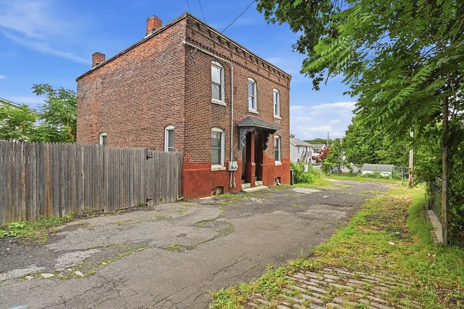 116-118 West St Photo 3