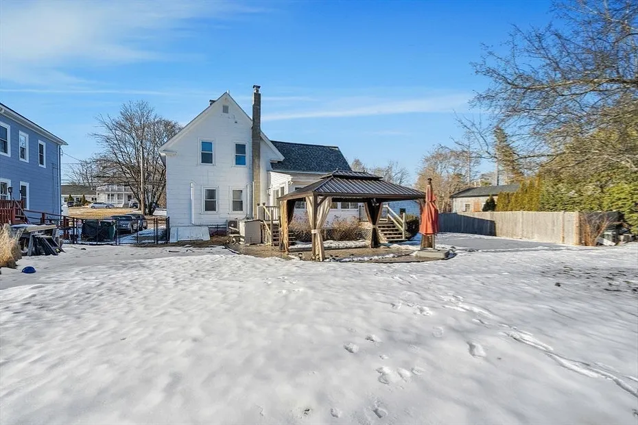 34 Pleasant St Photo 24
