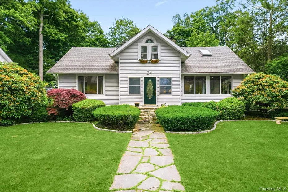 24 Tamarack Road Photo 4