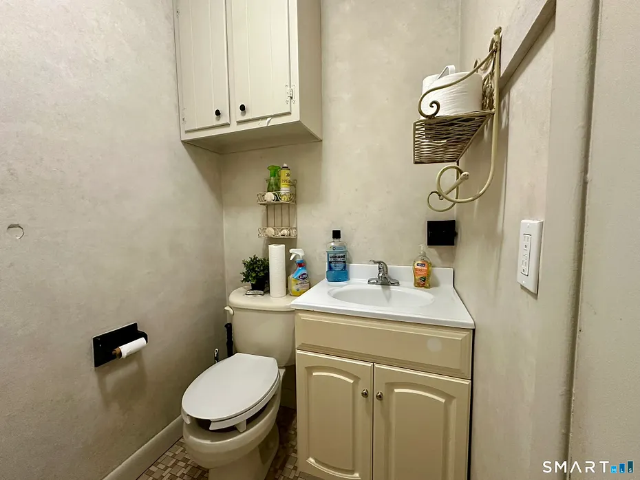 670 Benham Street Photo 9
