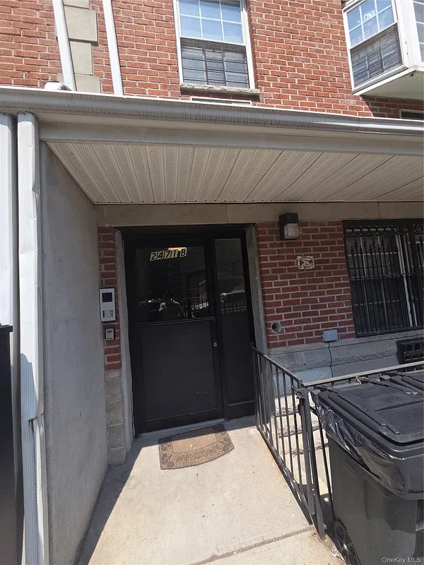2471 B Crotona Avenue Photo 14