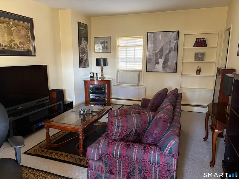 119 Kings Highway North Photo 9