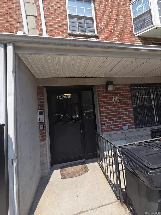 2471 B Crotona Avenue Photo 14