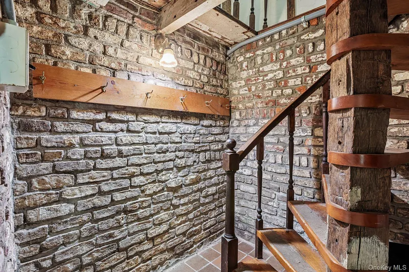 8 Reservoir Road Photo 17