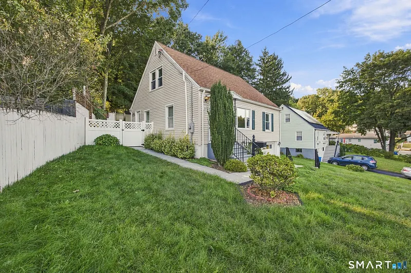 15 Ashland Avenue Photo 3
