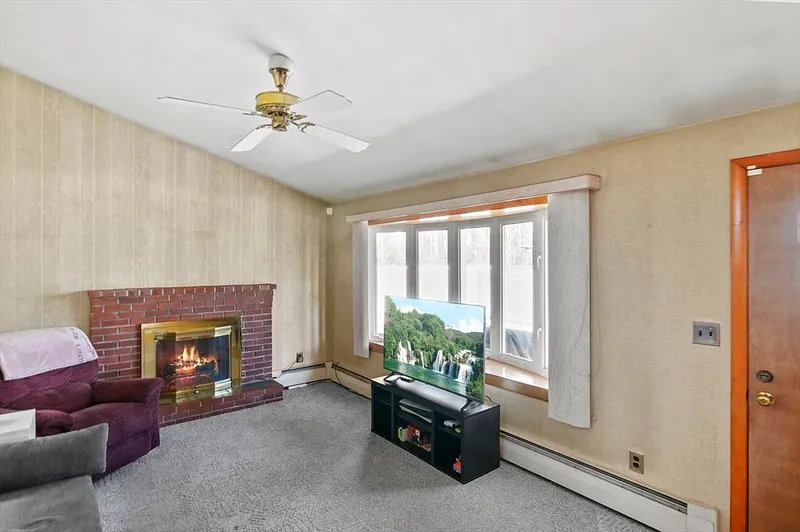 302 Field Street Photo 9