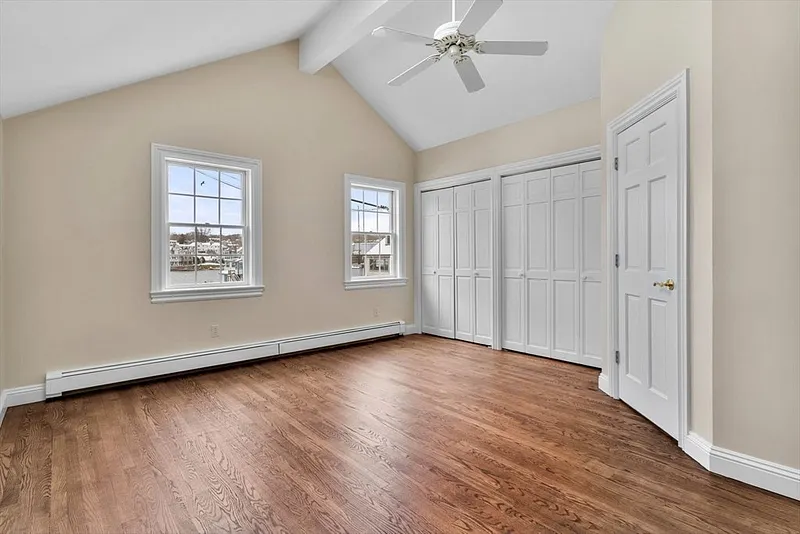 52 Bearskin Neck Photo 24