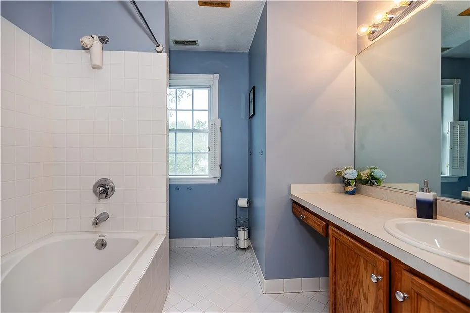 50 South Pond Drive Photo 33