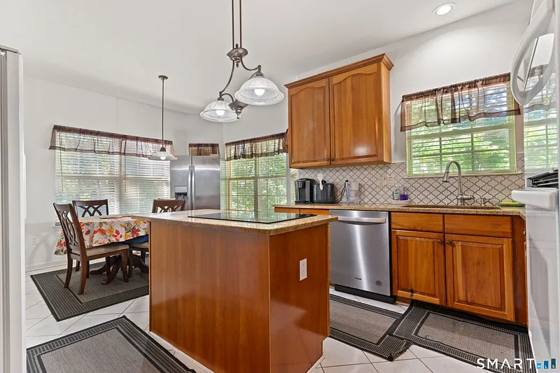 40 Lexington Way North Photo 9