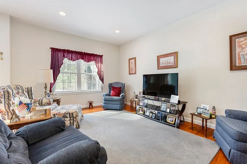 631 East St #L101 Photo 15