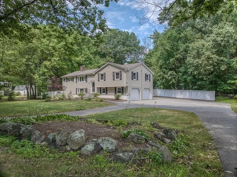 680 East Street Photo 4