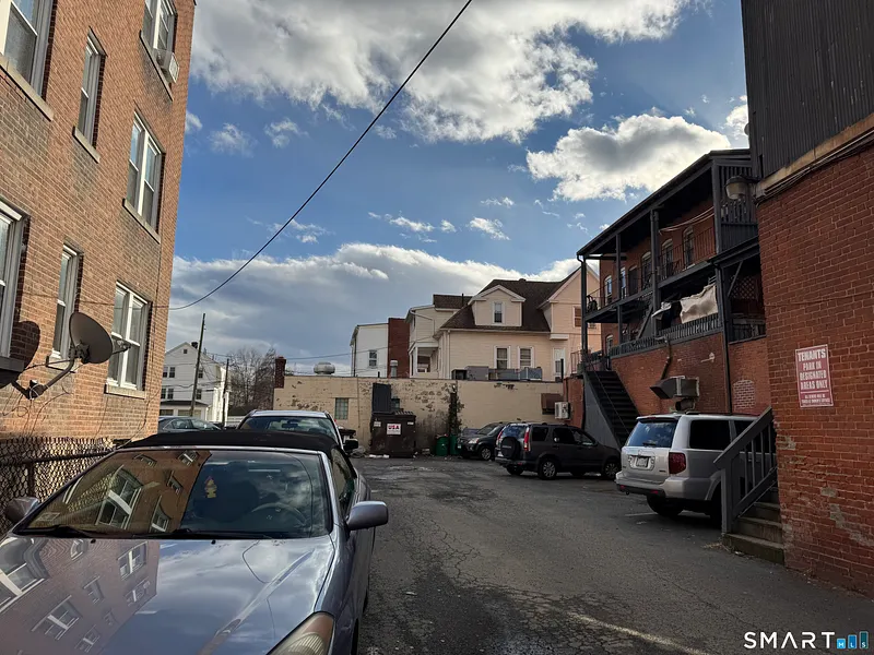 450 Franklin Avenue Photo 5