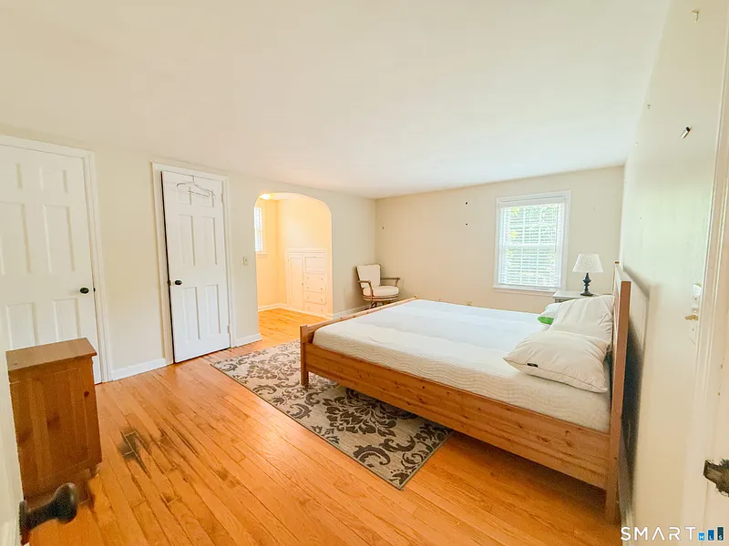 1657 Farmington Avenue Photo 4