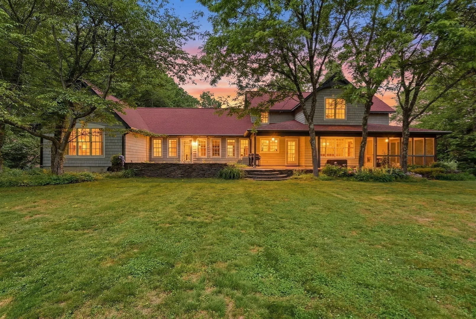 18 Eveningstar Dr Photo 4