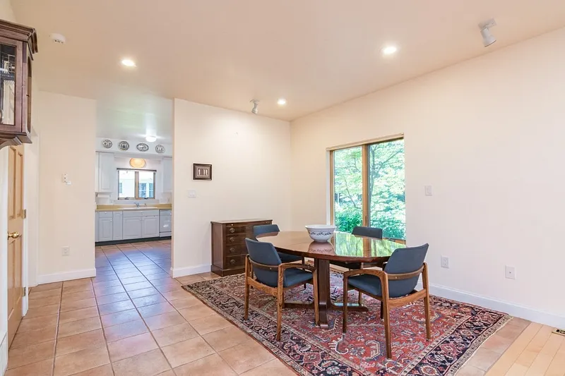 62 Fairview Ave Photo 8