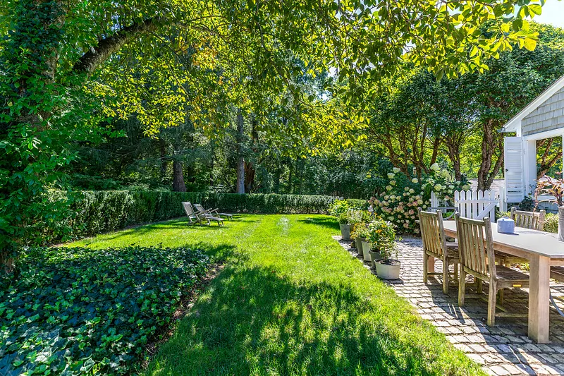 135 Wykeham Road Photo 2
