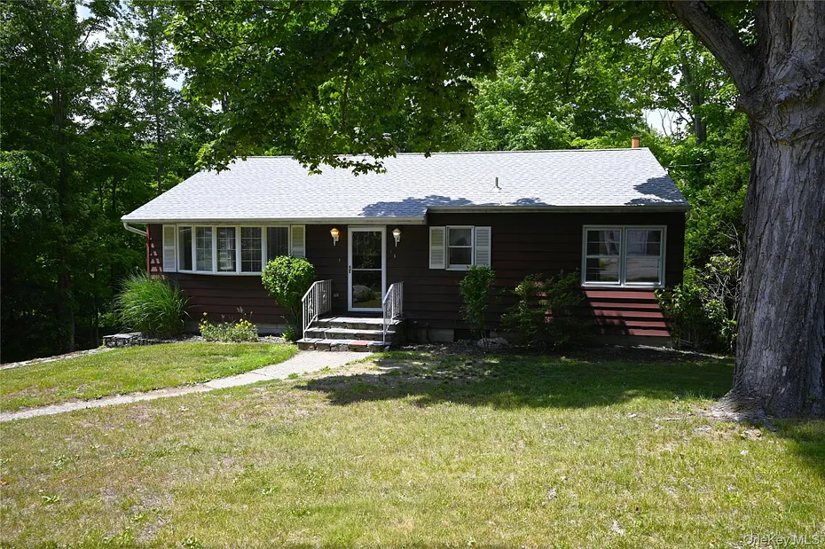 16 Greenridge Court Photo 1