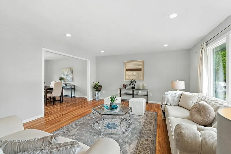 7 Frost Lane Photo 7